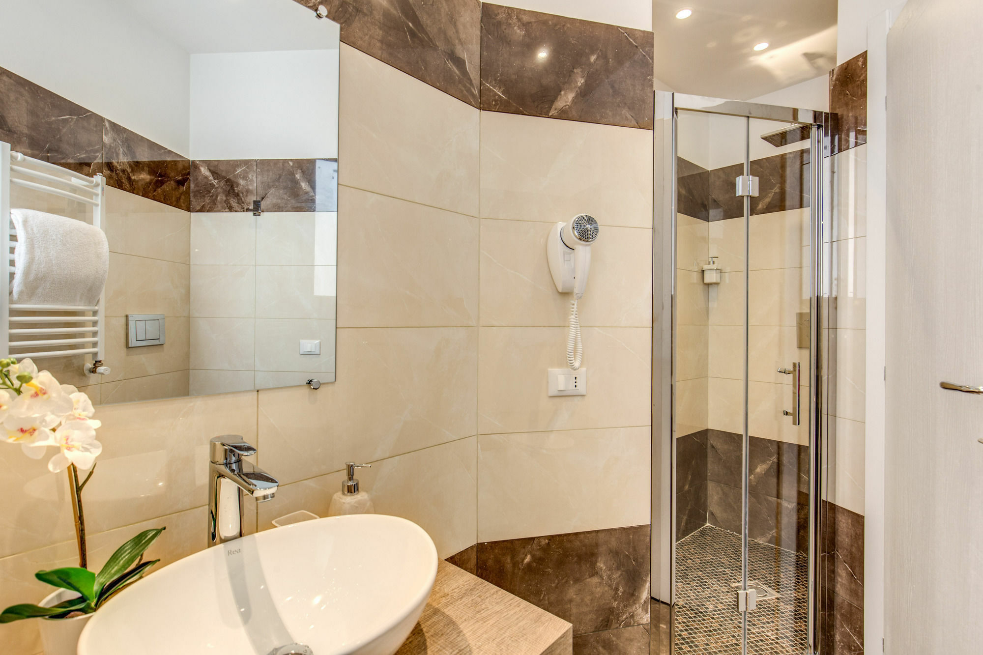 The Bridge Suites Rome Exterior photo